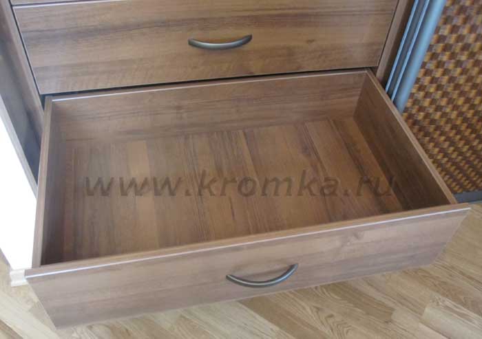 Выдвижной ящик с полным выдвижением в шкафу-купе