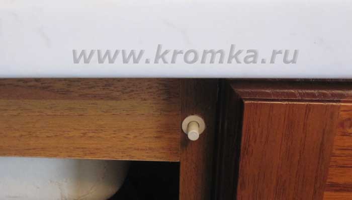 Доводчик фасада тумбы под мойкой