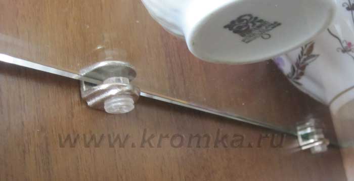 Держатель для стеклянных полок в кухонном навесном шкафу