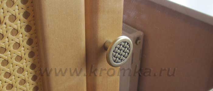 Завершая эпопею ручек покажем поближе ручки на шкафе сына