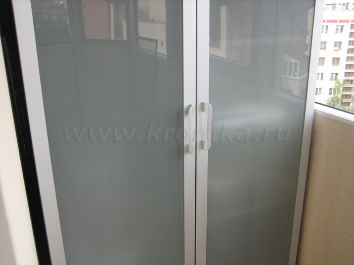 шкаф с алюминиевыми фасадами на балконе шкаф с алюминиевыми фасадами на балконе